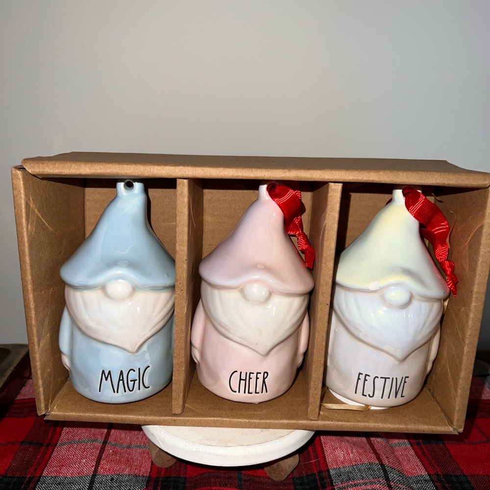 Rae Dunn Gnome Ornaments. 🇺🇸 release. Note: 1 gnome missing ribbon.